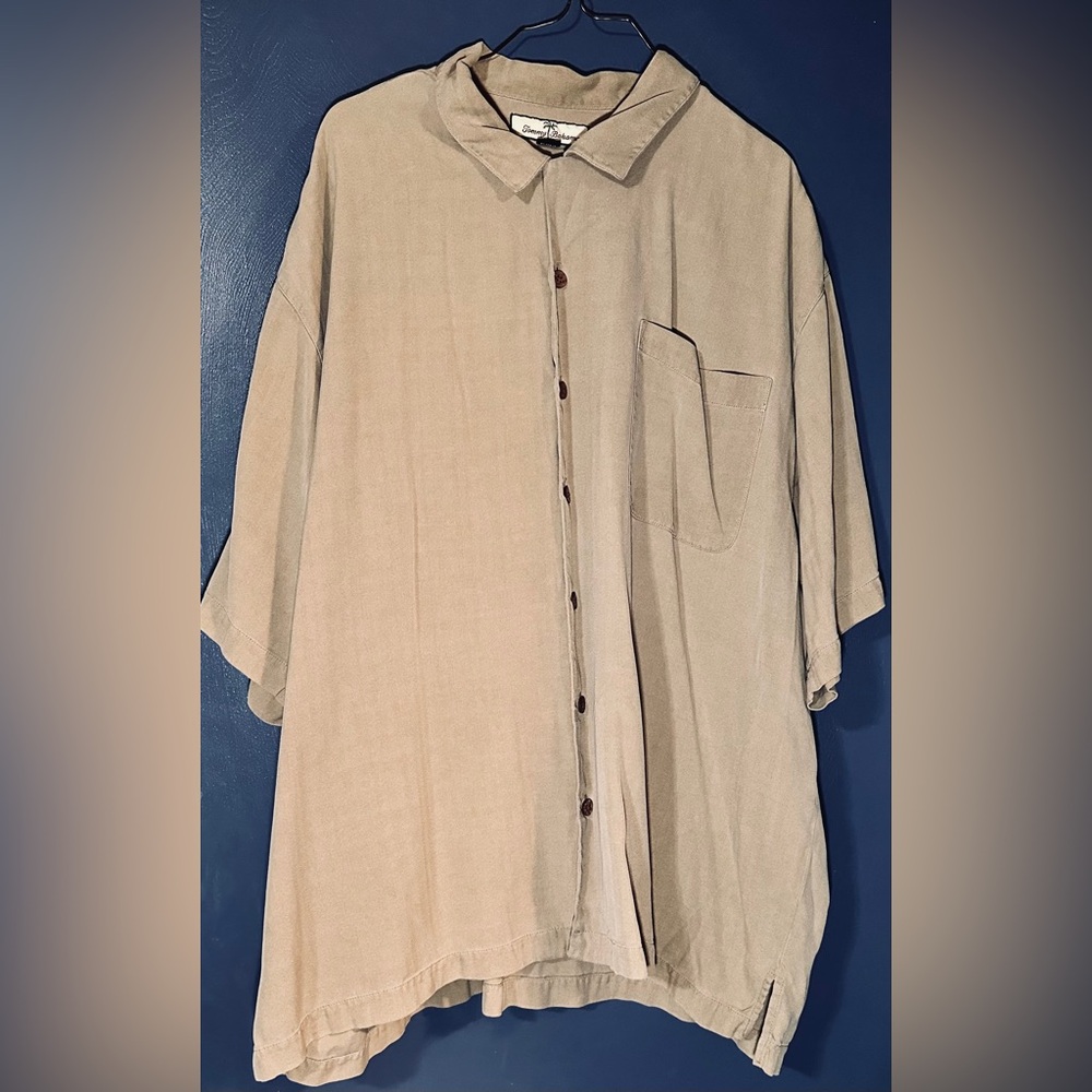 Men’s XXL Tommy Bahama casual shirt